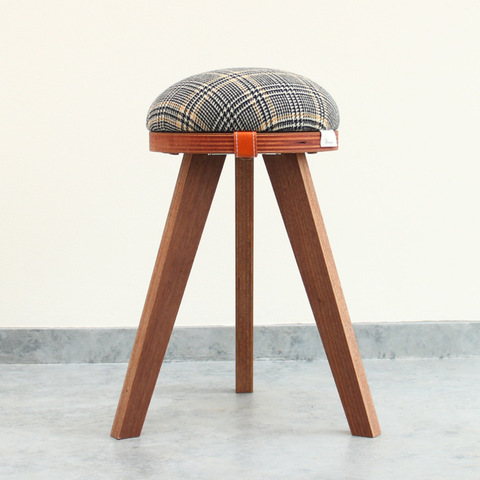 『marumoko』stool/black check &walnut（突板）