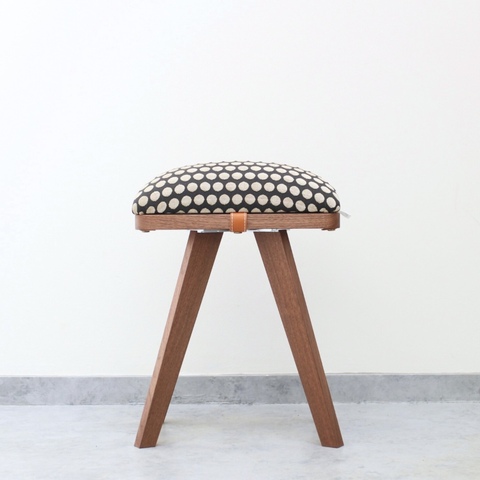 『kakumoko』stool /polka dots & walnut（無垢材）