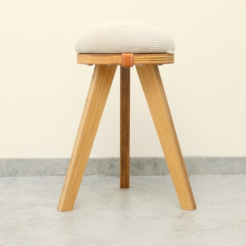 『marumoko』stool/ivory &white oak（突板）