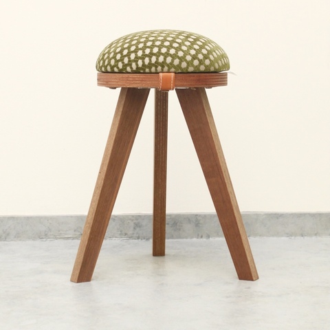 『marumoko』stool/moss green dot &walnut（突板）