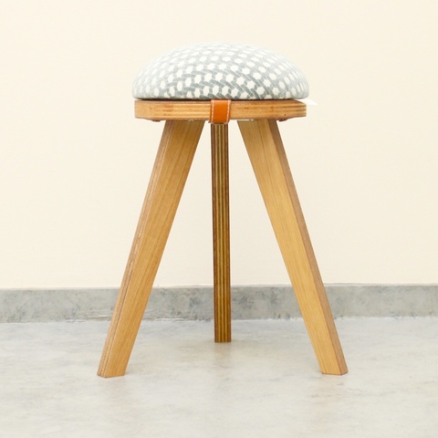 『marumoko』stool/baby blue dot &white oak（突板）