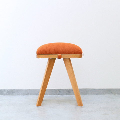 『kakumoko』  stool/orange &walnut（突板）