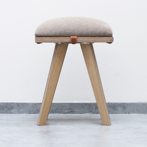 『kakumoko』  stool/beige &white oak（突板）