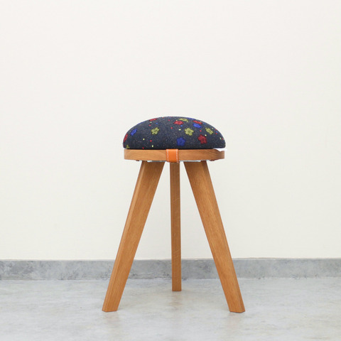 『marumoko』stool /CORONET flower & oak（無垢材）
