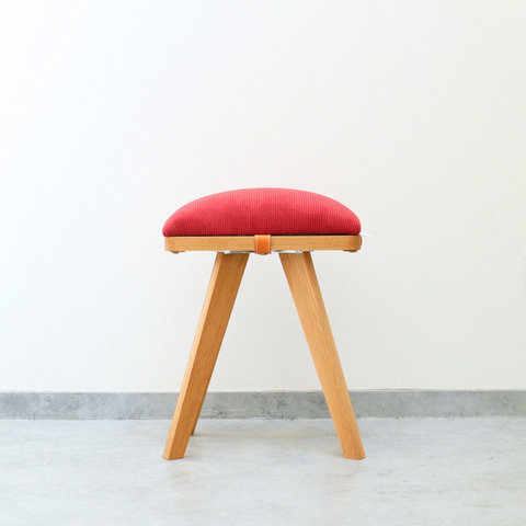 『kakumoko』stool / red & oak（無垢材）