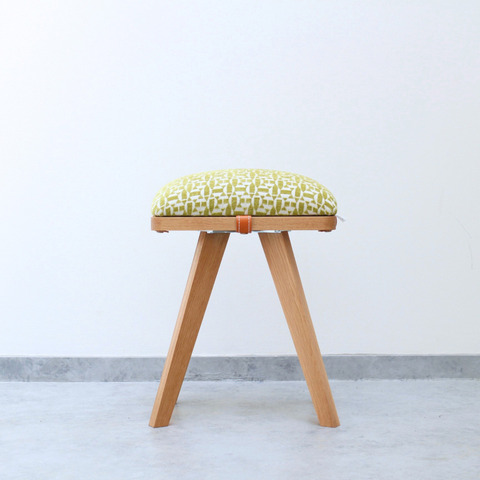 『kakumoko』stool / yellow green & oak（無垢材）