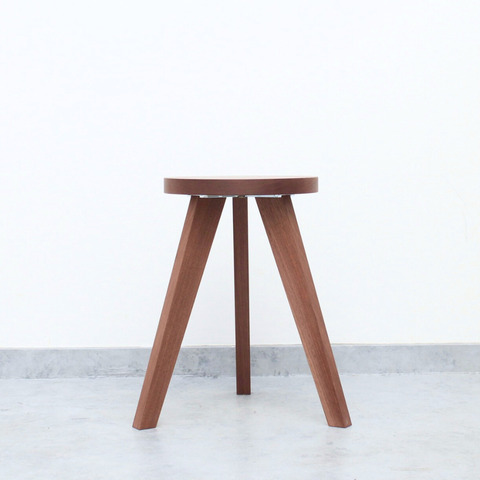 シンプルな木のスツール『marumoko』stool / & walnut（無垢材）