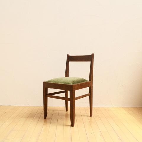 used リメイクチェア　黄緑色と鋲の椅子