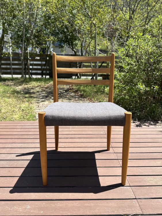 椅子張り替え【ご紹介】ー柏木工ダイニングチェア　防水・防汚加工をした生地での張り替えー