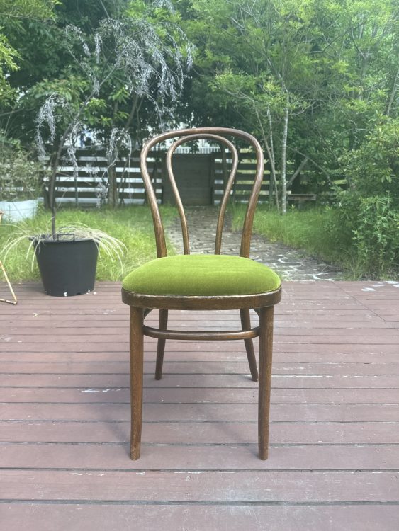 椅子の張り替え【ご紹介】ー籐の座面を布に変更する張り替えー